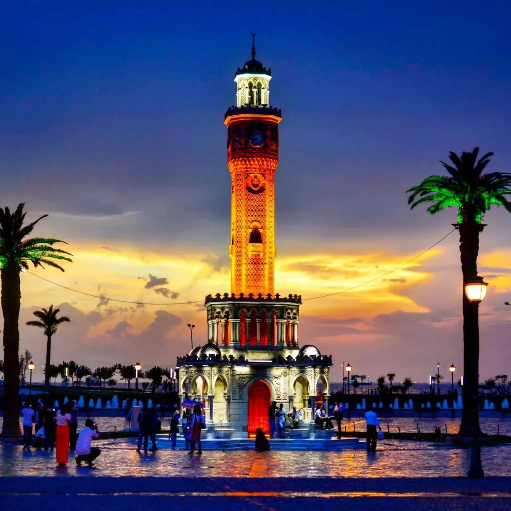 The best tourist places in Izmir Izmir includes many tourist and entertainment destinations. Here is a guide to the best tourist destinations, the Izmir Clock Tower